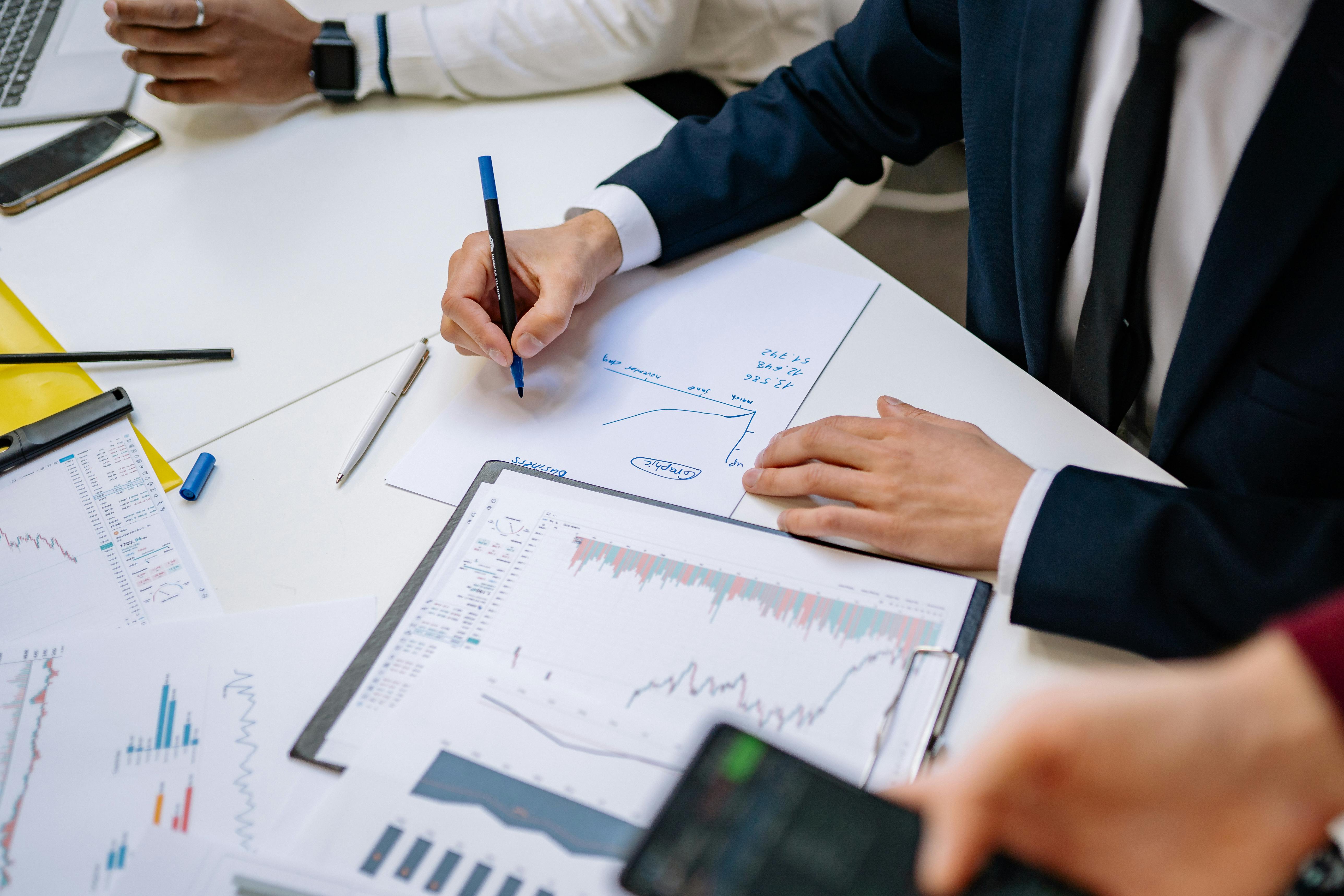 Bản Tin Sáng: Trump khẳng định Mỹ có thể tấn công Iran lại, lợi suất trái phiếu Mỹ tăng vọt đè bẹp cổ phiếu