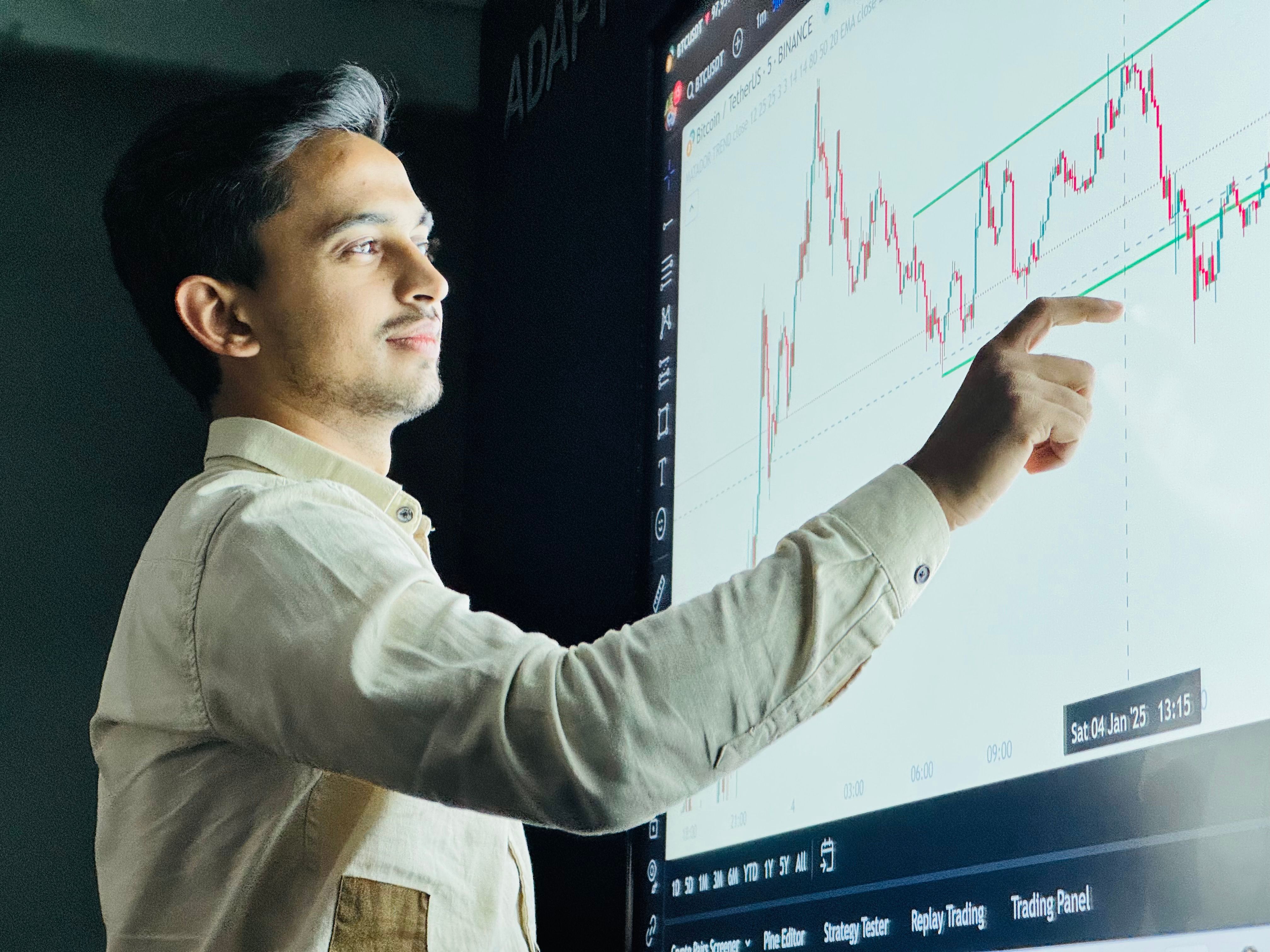 USD/JPY Tests 160.50 as Bullish Momentum Meets Intervention Risk Ahead of Fed Decision