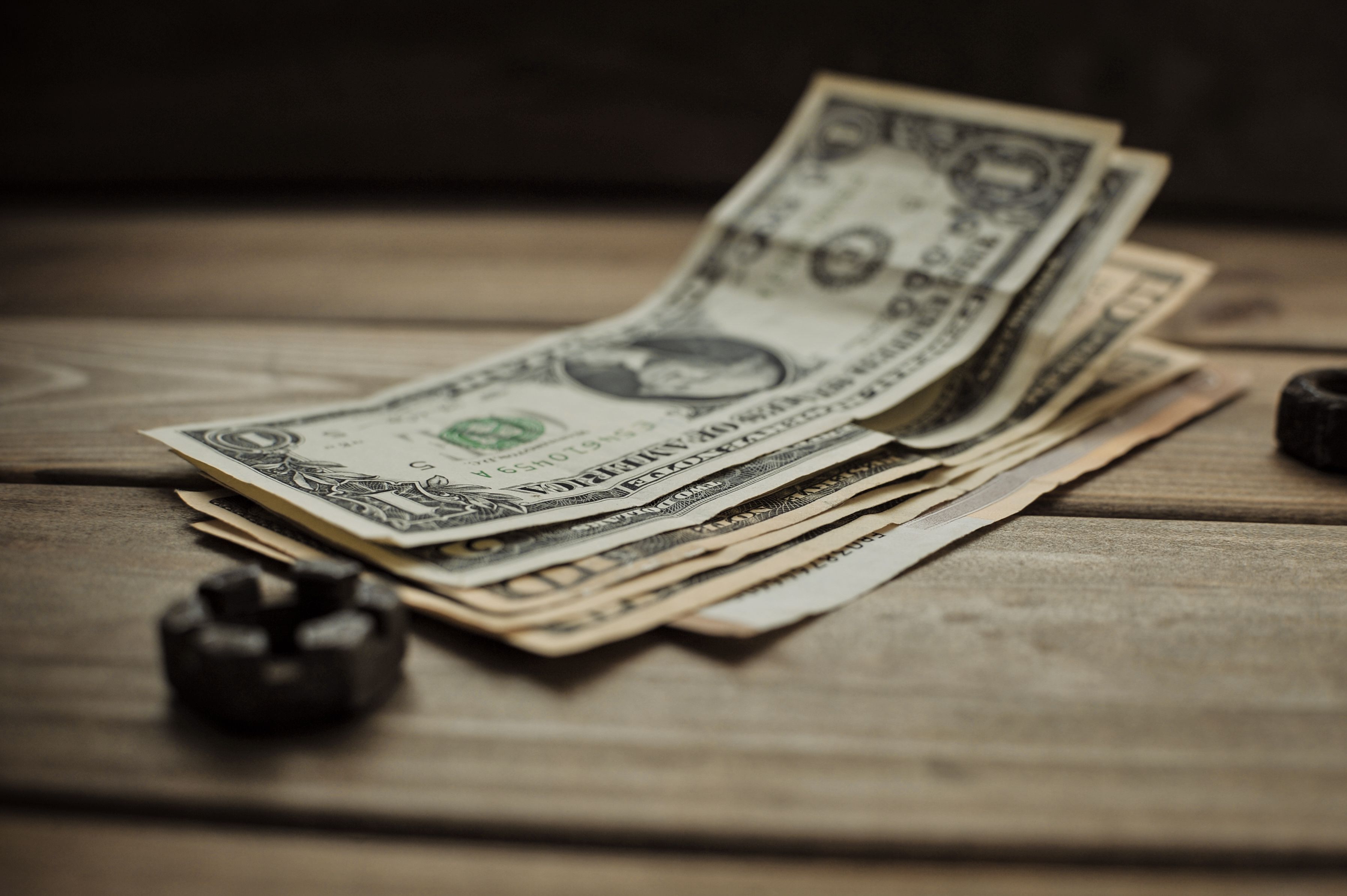 EUR/USD giảm về 1.1444 khi kỳ vọng “Fed tăng lãi suất kép” định hình lại triển vọng đồng USD