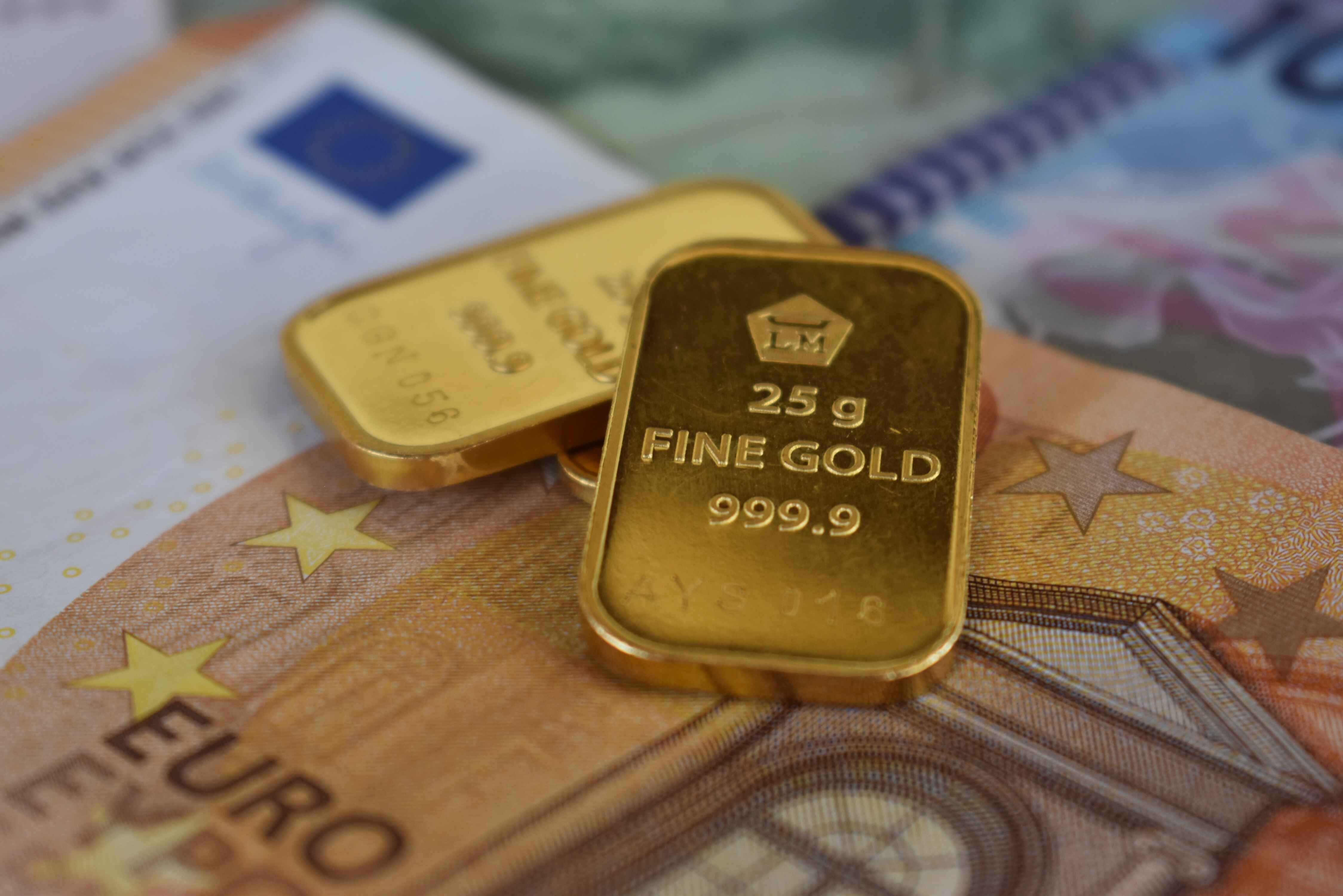 Gold Slips in India as Dollar Strength and Fading Safe-Haven Demand Weigh on Prices