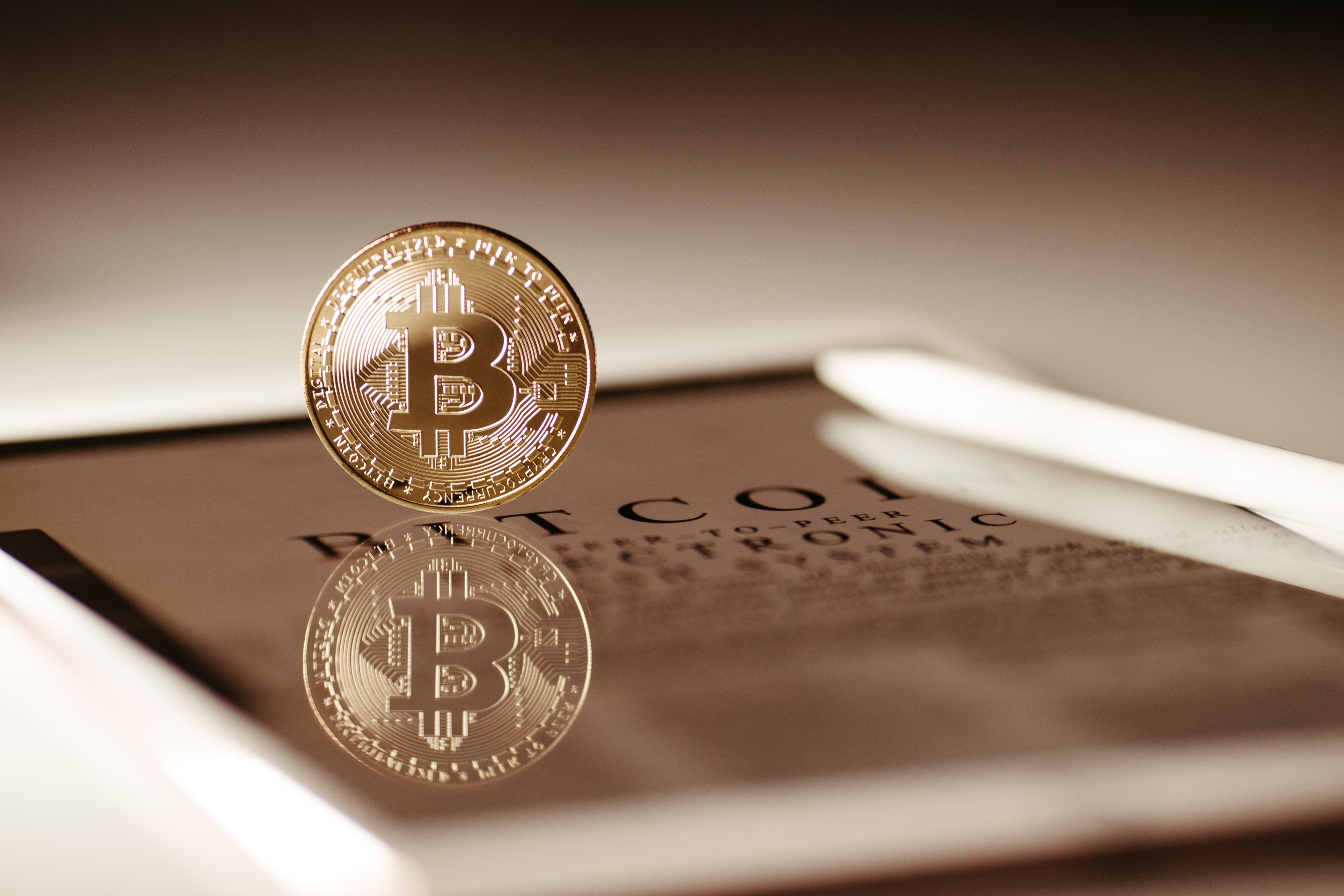 Bitcoin chững lại tại vùng kháng cự 65.500 USD khi khối lượng giao dịch suy yếu
