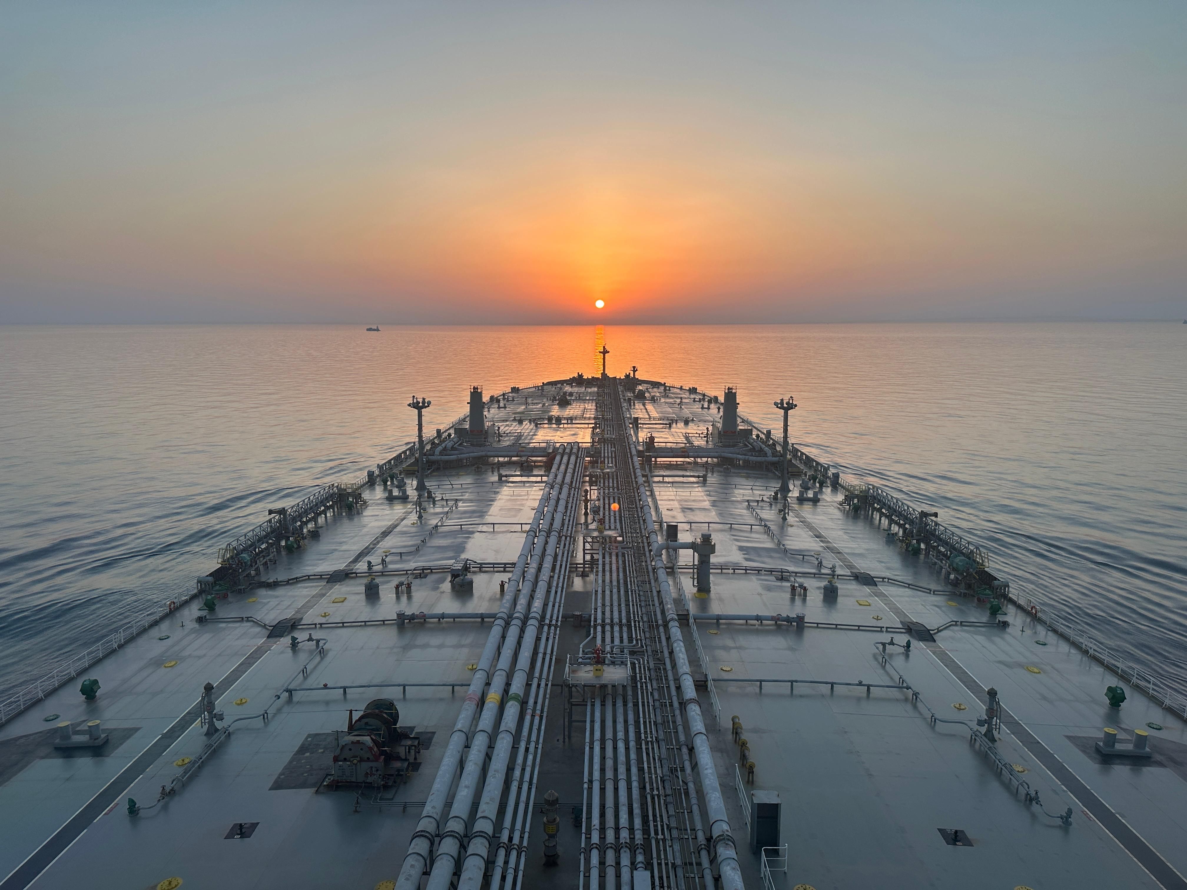 Oil Extends Gains as U.S.-Iran Truce Collapses and Red Sea Security Risks Increase