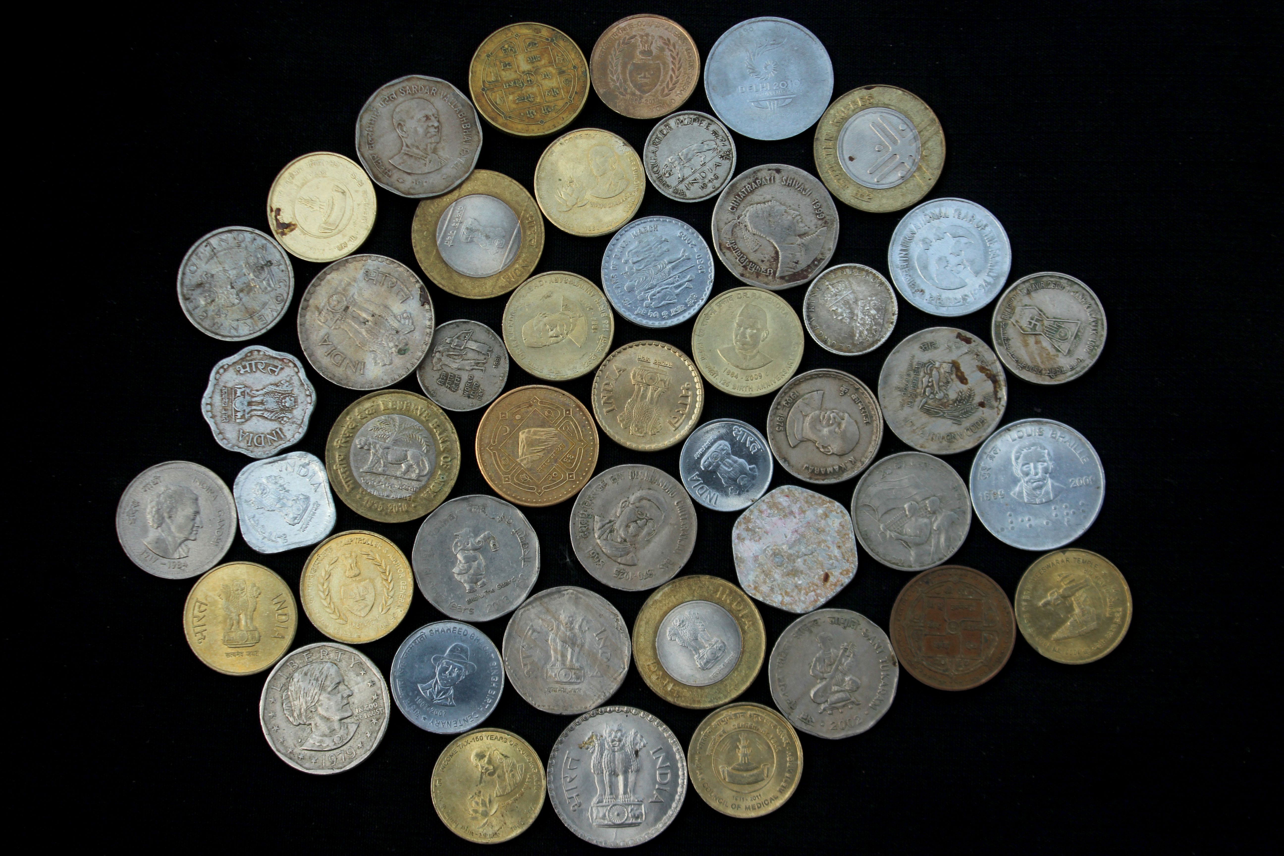 Đồng Rupee Ấn Độ suy yếu nhẹ bất chấp giá dầu giảm trước báo cáo việc làm của Mỹ
