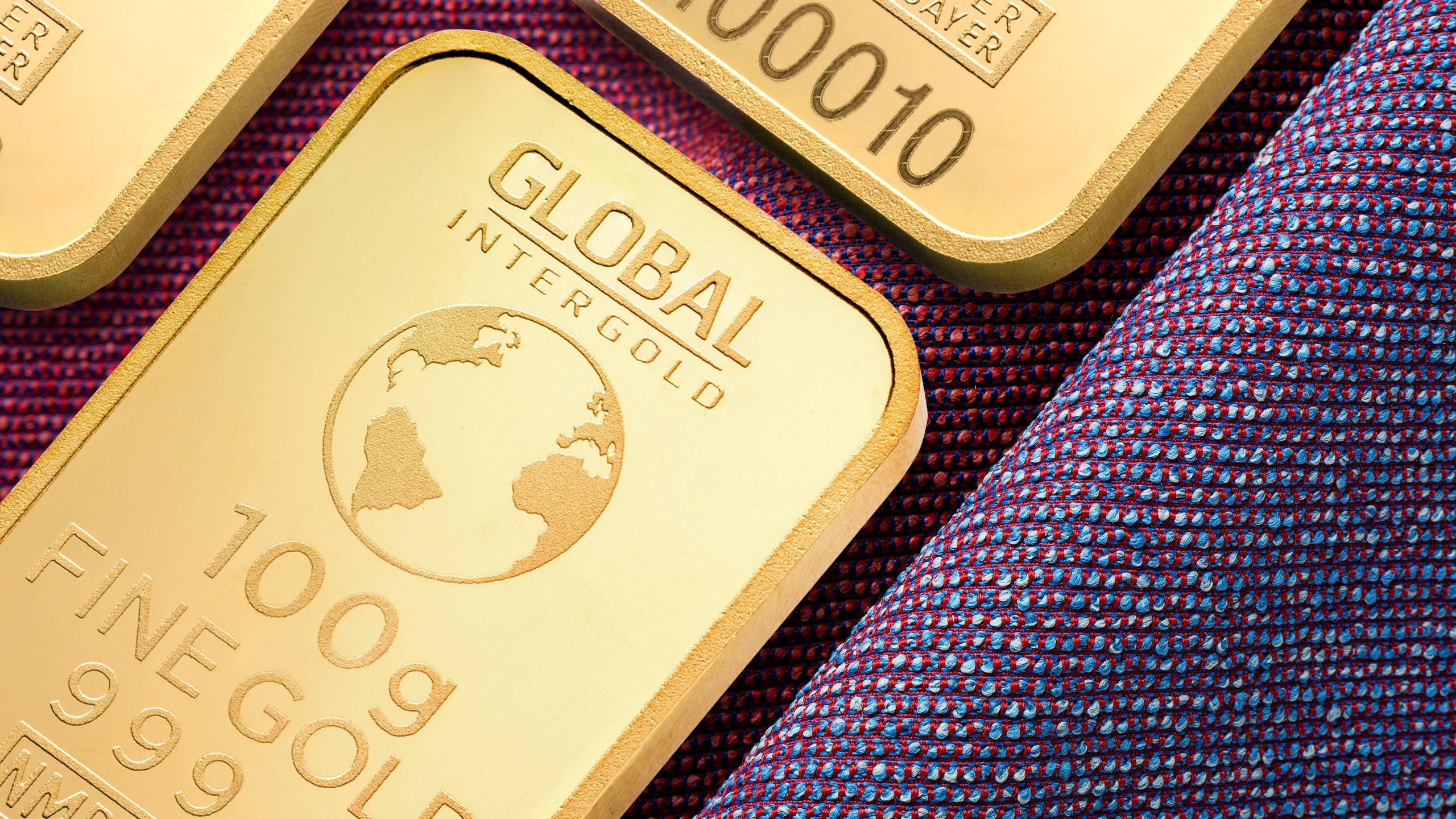 Giá vàng tăng 1% khi lạm phát hạ nhiệt làm giảm kỳ vọng Fed tăng lãi suất