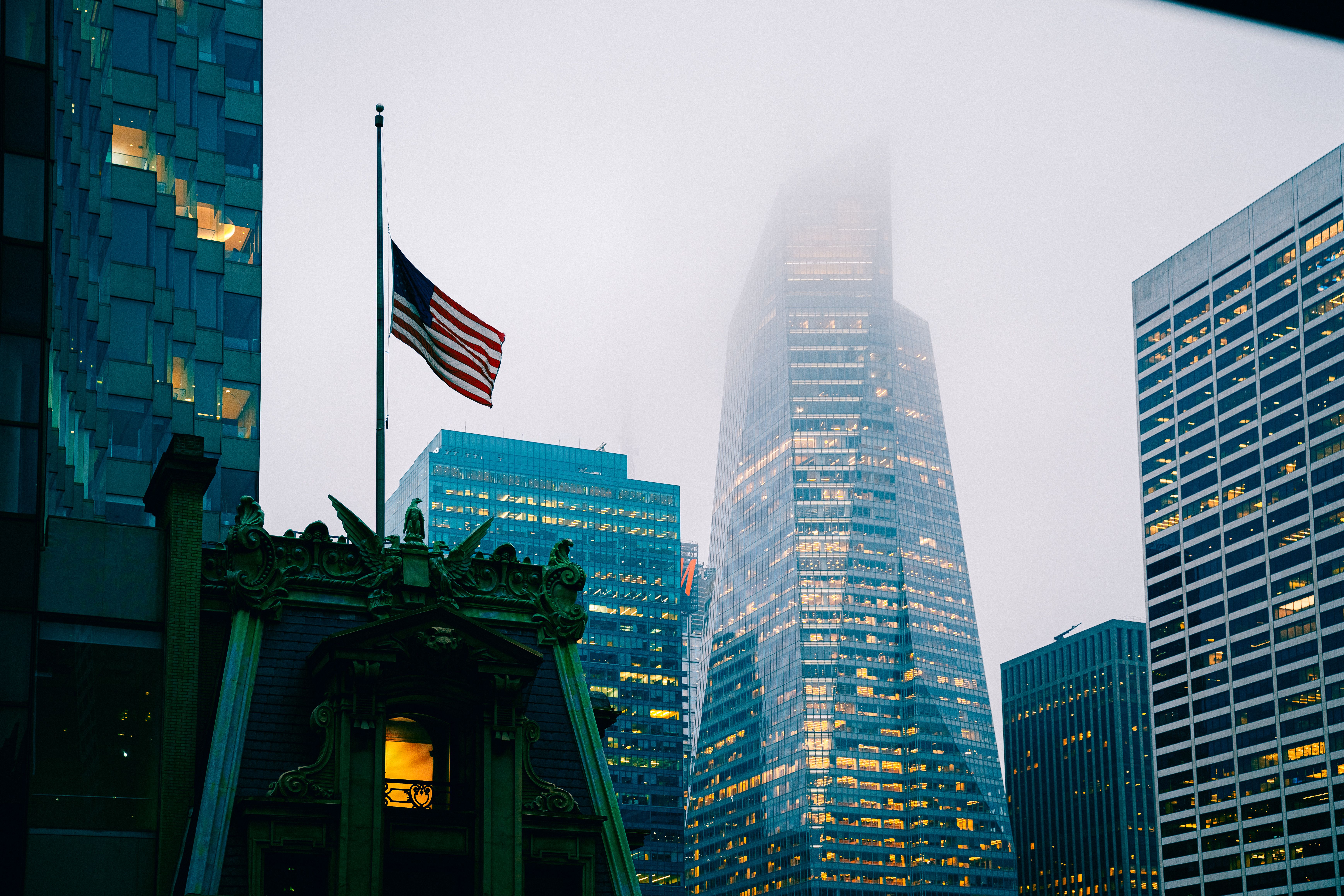Đồng USD giảm khi PPI Mỹ yếu hơn dự kiến làm giảm kỳ vọng Fed tăng lãi suất tháng 9